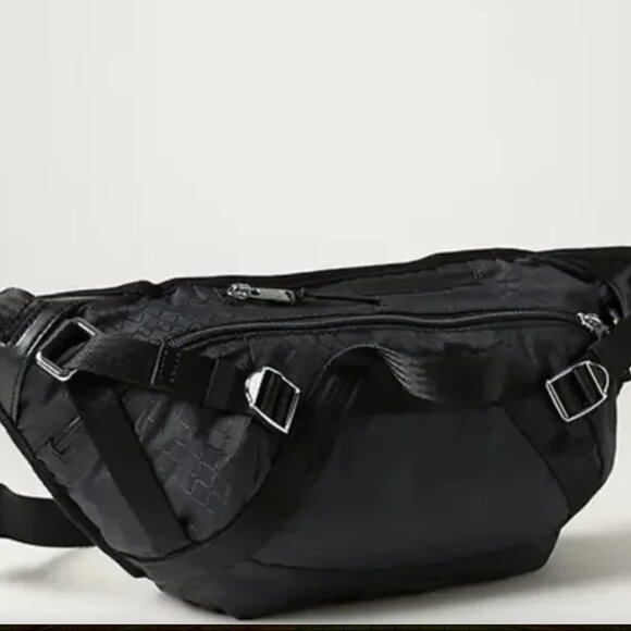 NWT! ATHLETA Excursion Large Belt Bag‎ Black Nylon Fanny Pack Waist Sling Purse - Picture 2 of 6